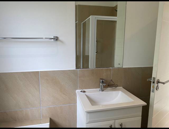 2 BEDROOM TOWNHOUSE TO LET IN PALM LAKES ESTATE